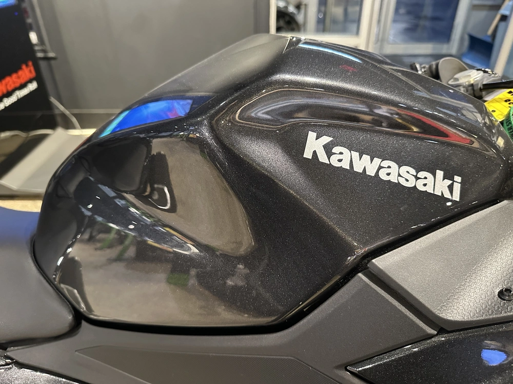 2025 Kawasaki Ninja 500 alt