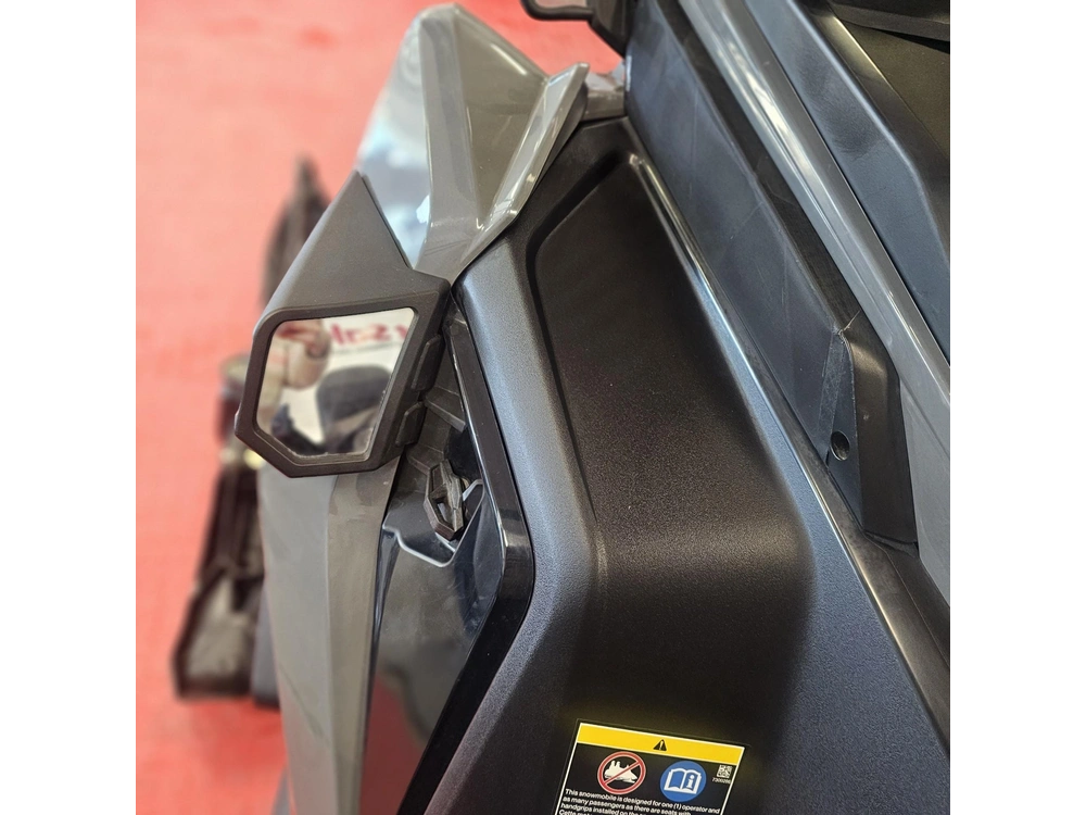 2025 Polaris 650 Indy Adventure 137 alt