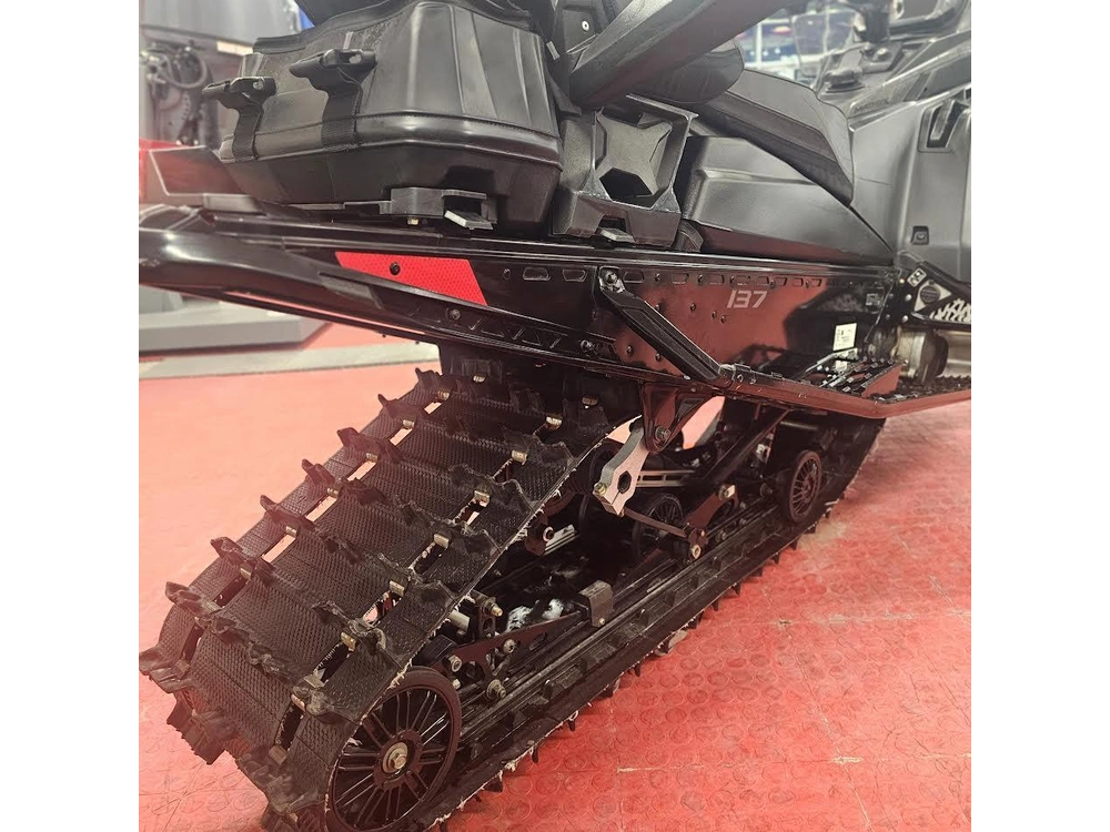 2025 Polaris 650 Indy Adventure 137 alt