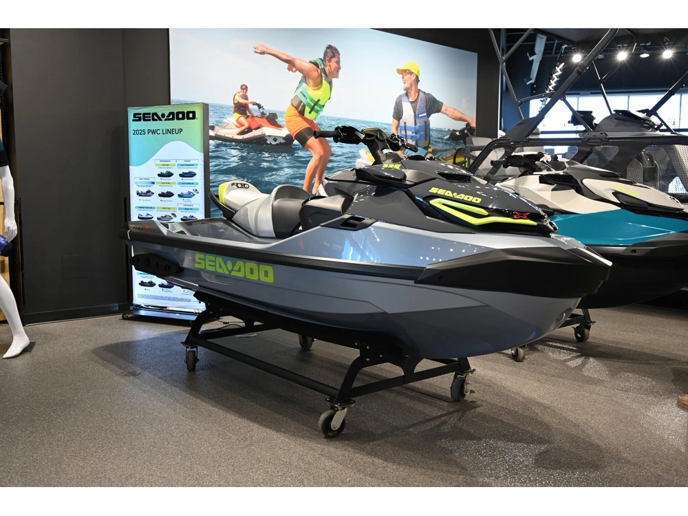 2025 Sea-doo Rxt-x 325 W/sound alt