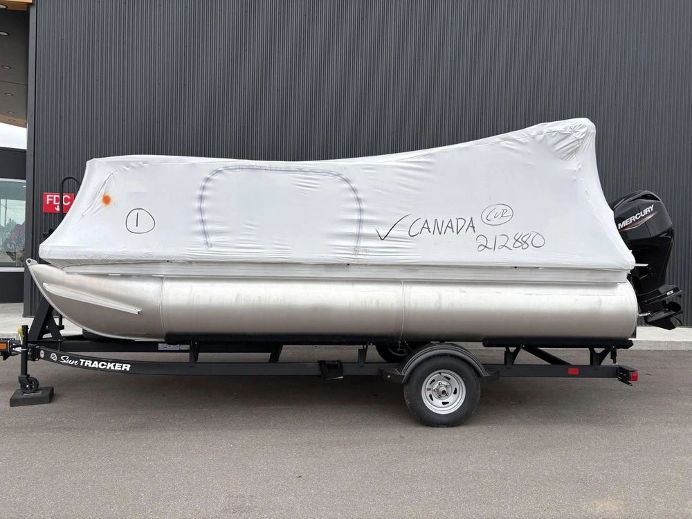 2026 Sun Tracker Party Barge 16 Dlx alt