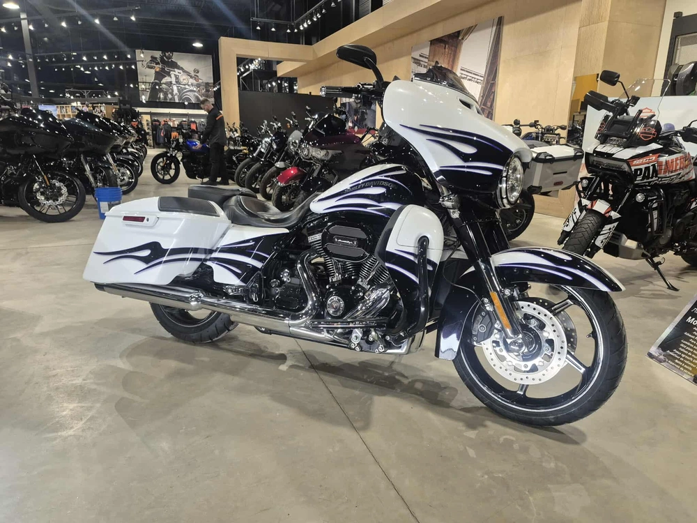 Harley-davidson Cvo Street Glide Flhxse Factory Custom 2016 alt