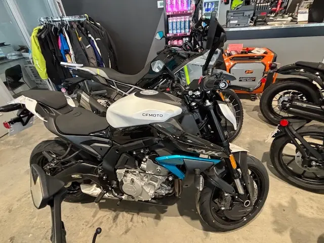 2026 CFMOTO 675NK 3 CYLINDRES NOUVEAUTÉ PERFORMANCE 675 NK Z ZR