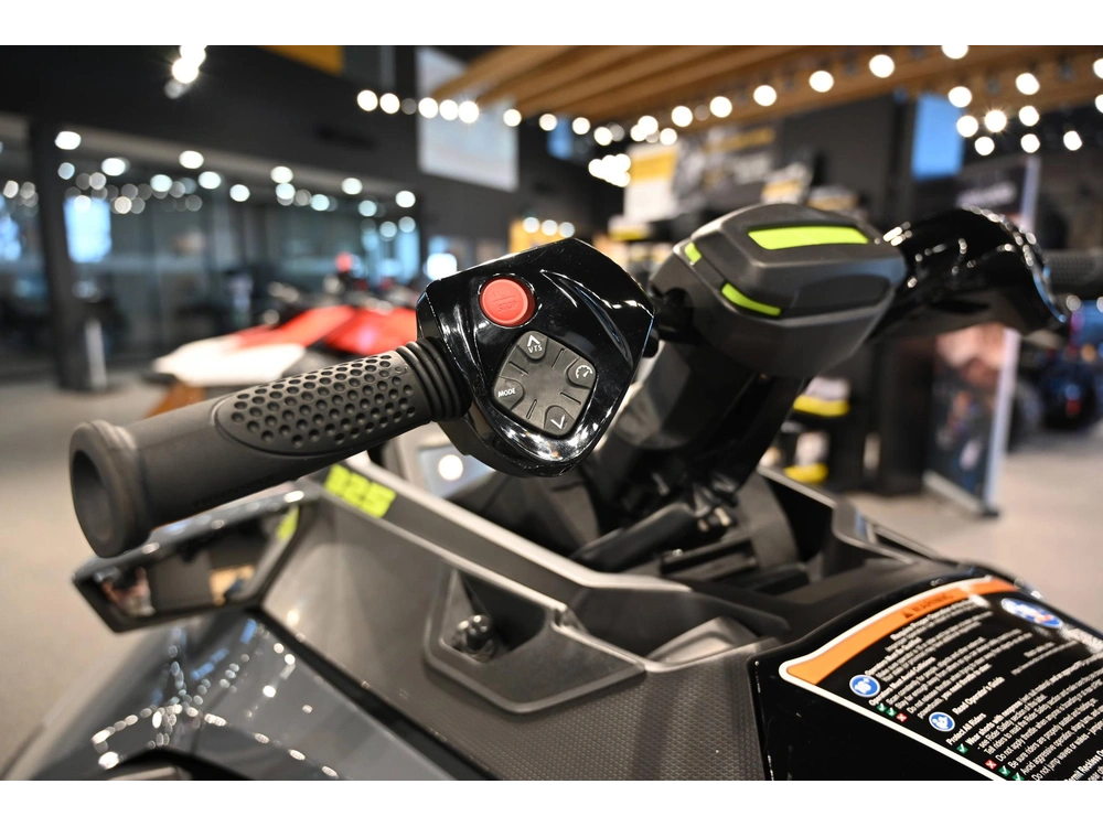 2025 Sea-doo Rxt-x 325 W/sound alt