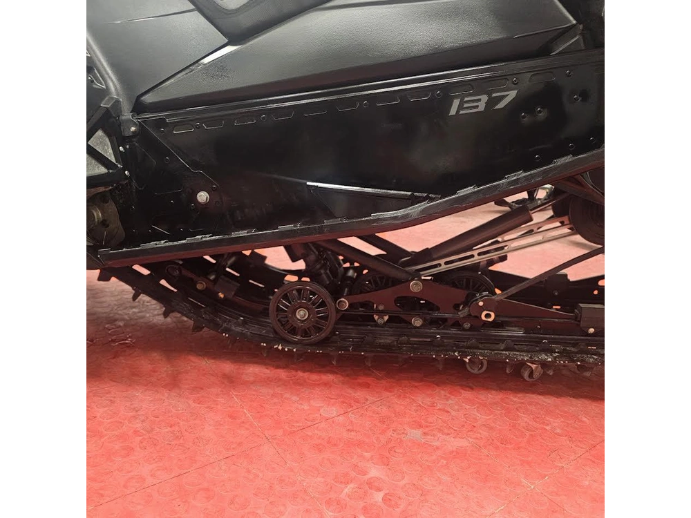 2025 Polaris 650 Indy Adventure 137 alt