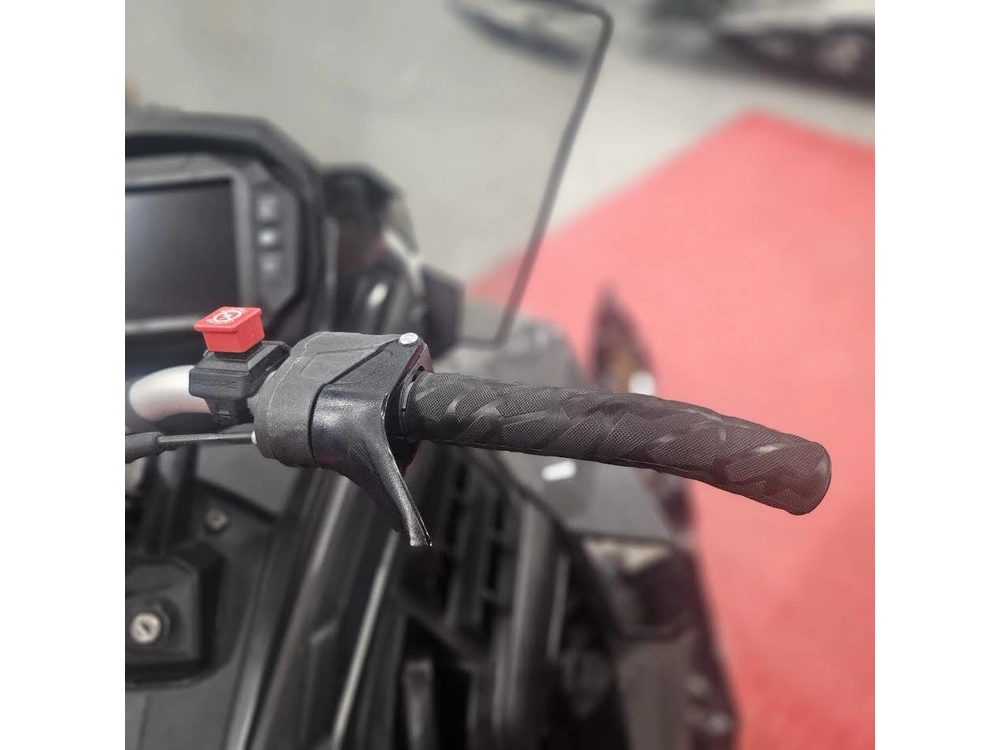 2025 Polaris 650 Indy Adventure 137 alt