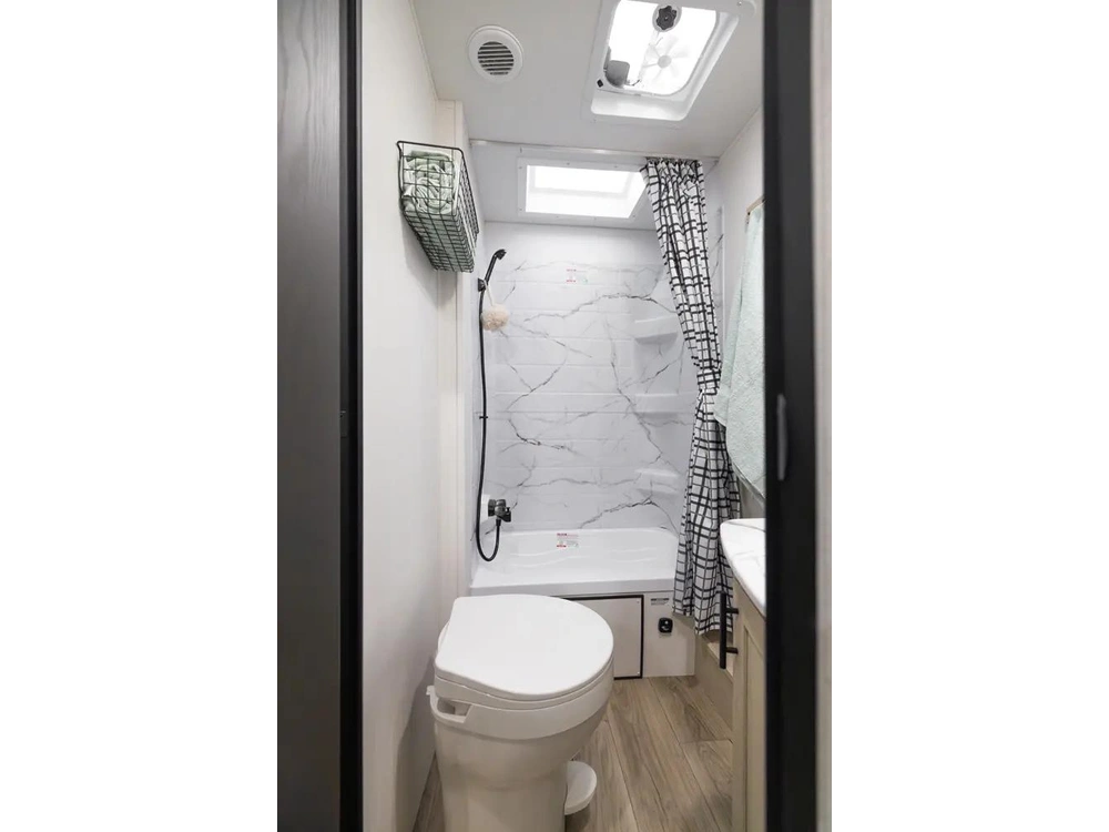 Coachmen Shasta I-5 Edition 525rs 2026 alt