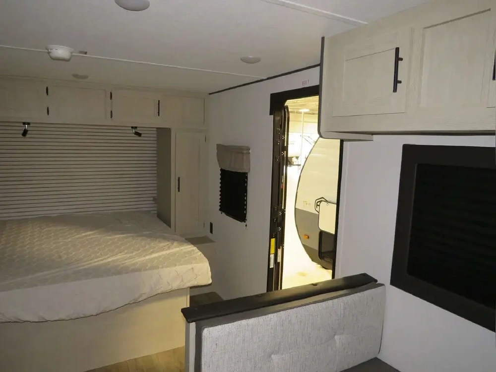 Coachmen Shasta Compact 18fq 2026 alt