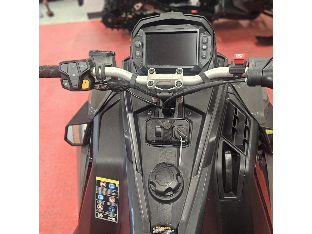 2024 Polaris 650 Indy Adventure 137 alt