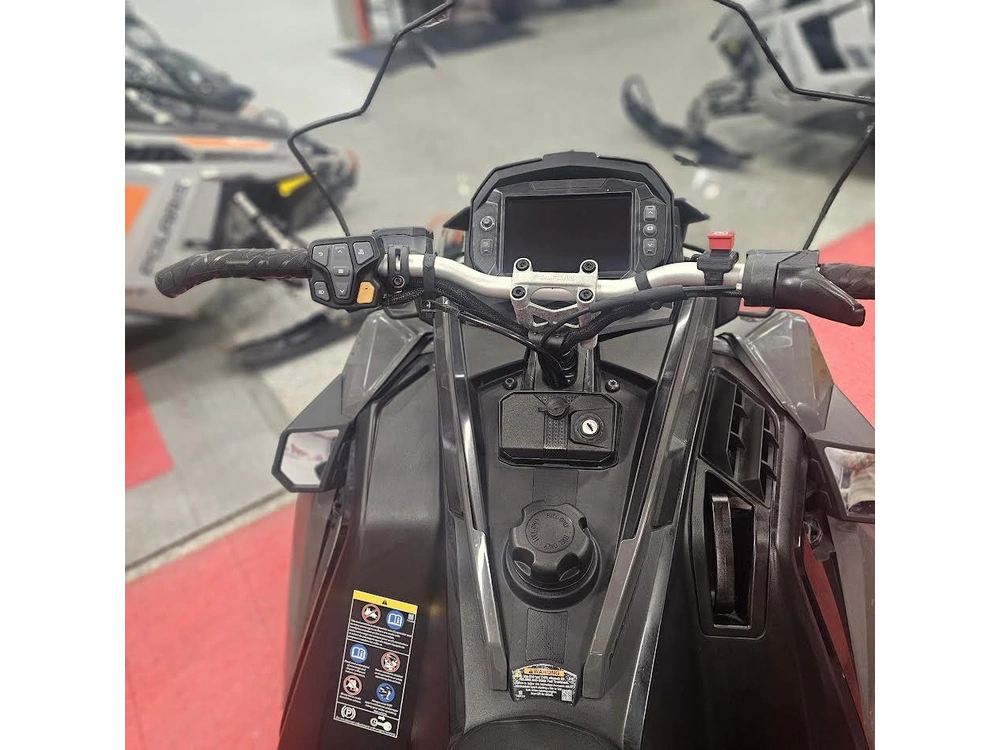 2025 Polaris 650 Indy Adventure 137 alt