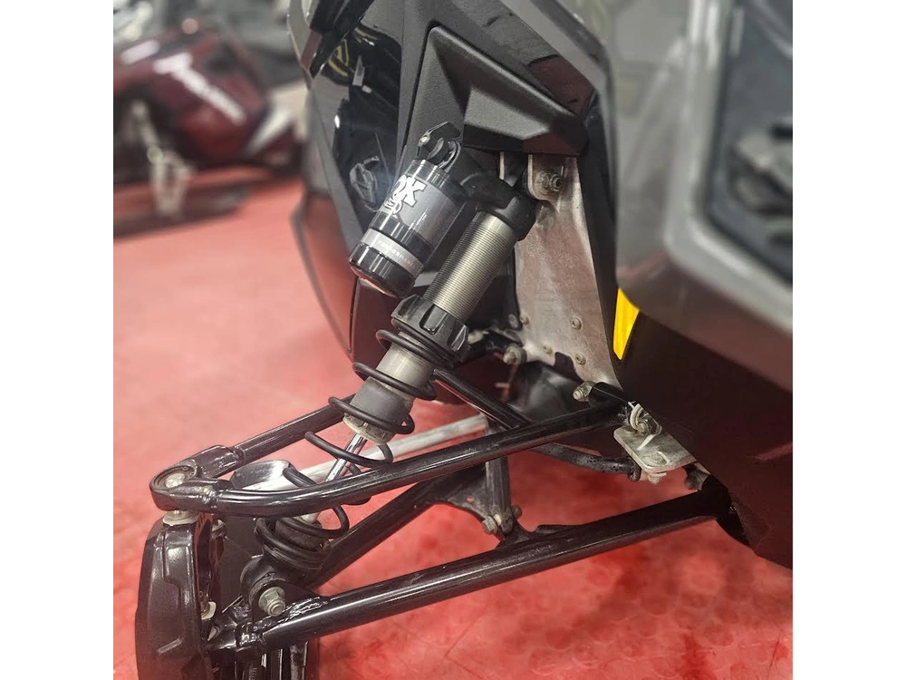 2025 Polaris 650 Indy Adventure 137 alt