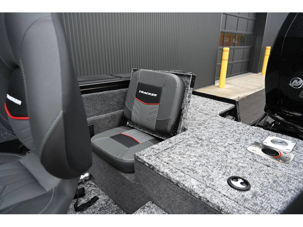 2026 Tracker Targa V 18 Combo alt