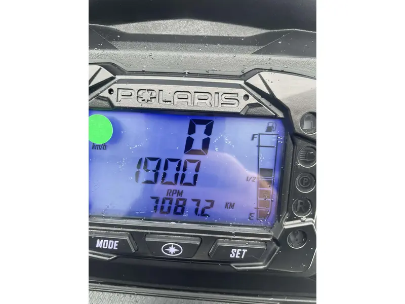 2023 Polaris INDY 850 XCR MATRYX 136 **DOSSIER PASSAGER!!**