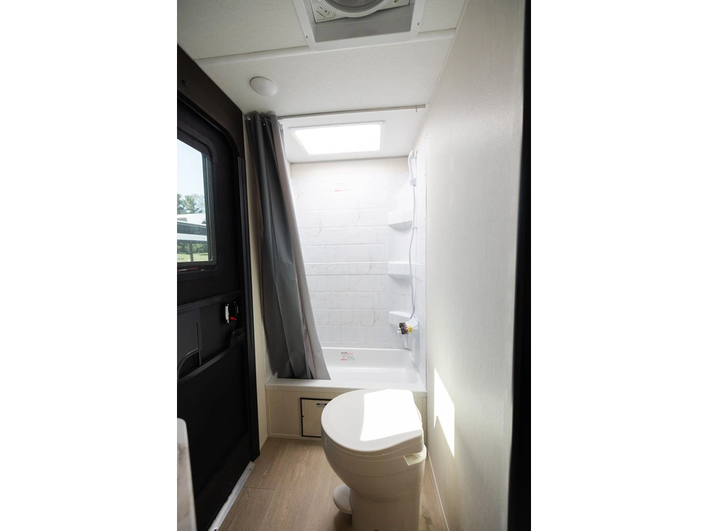 Cherokee 26brb Grey Wolf 2026 alt