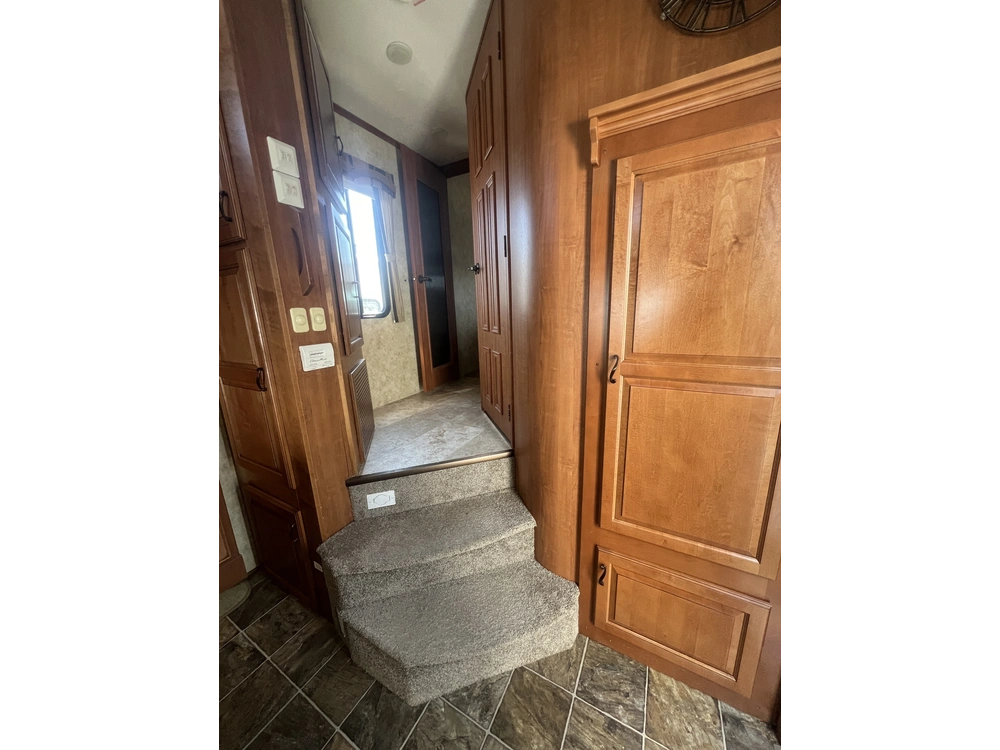 2010 Jayco Designer 35 Rlts alt