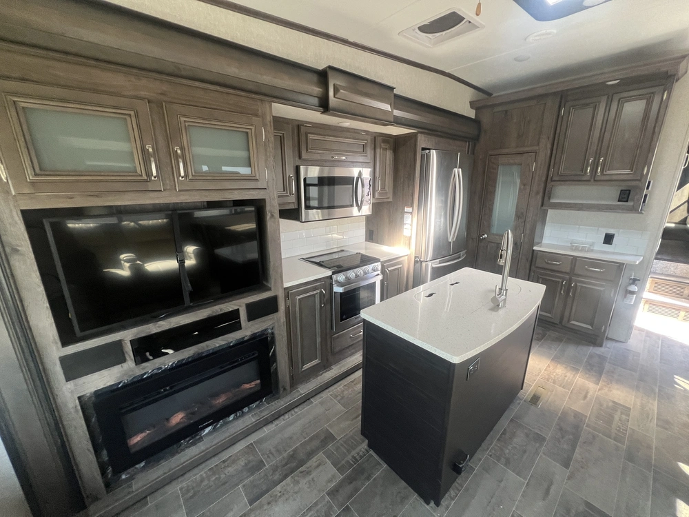 2019 Keystone Rv Montana 385br alt