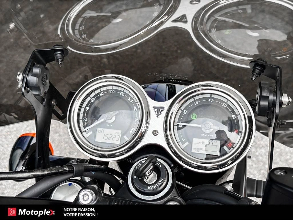 Triumph Boneville T120 Black 2023 alt