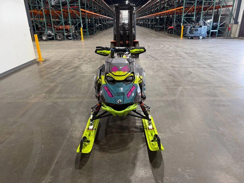 2023 Ski-doo Summit X W/ Expert Package 165 850 Thpd