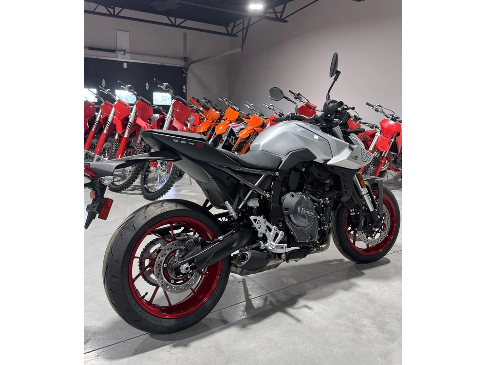 2025 Suzuki Gsx-8sm5 alt