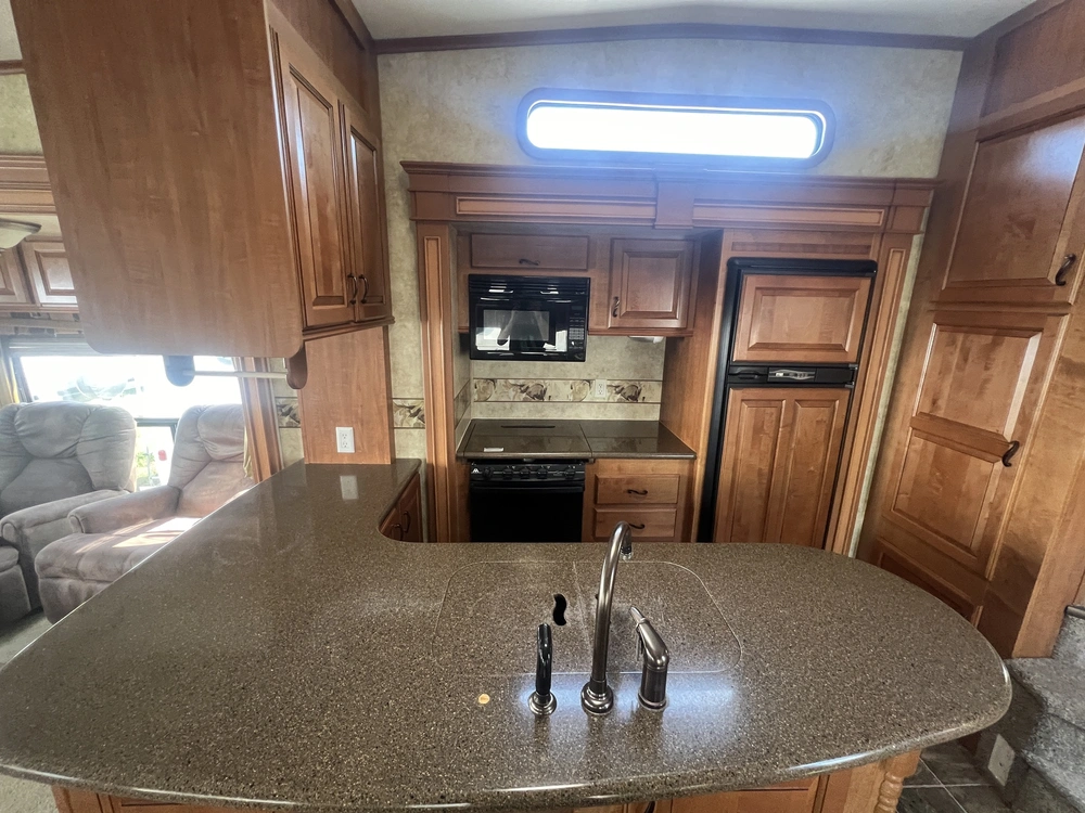 2010 Jayco Designer 35 Rlts alt