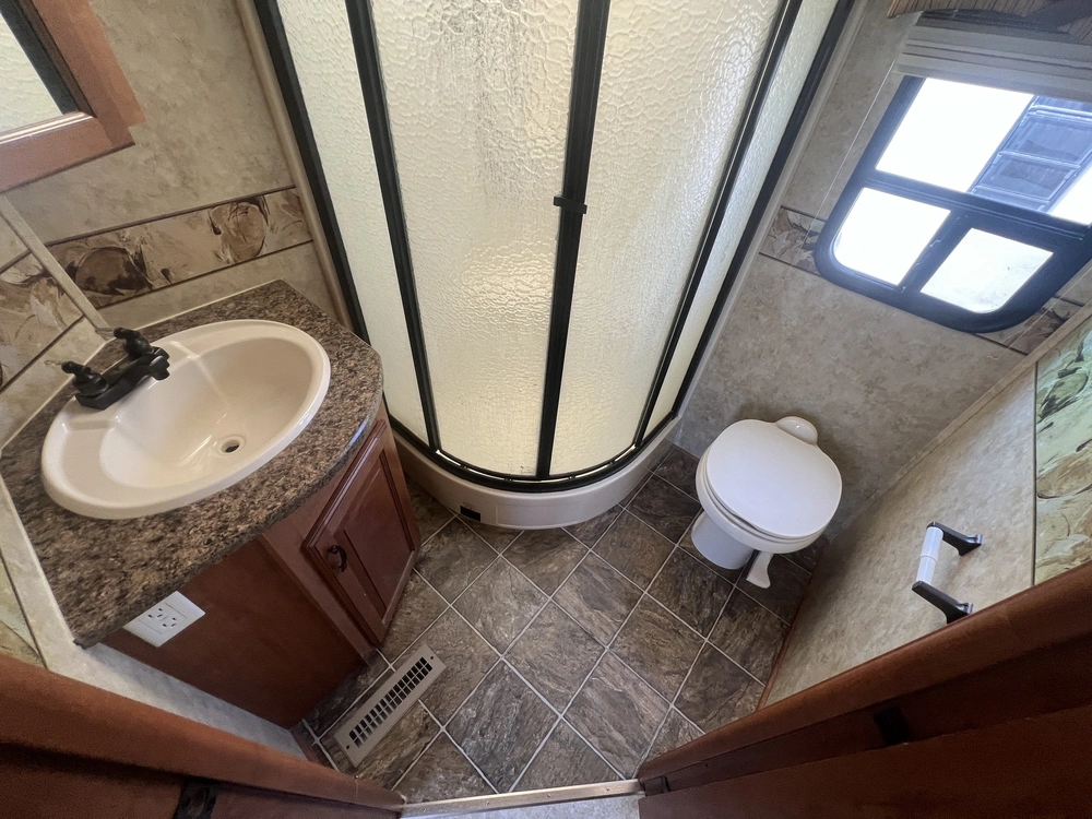 2010 Jayco Designer 35 Rlts alt