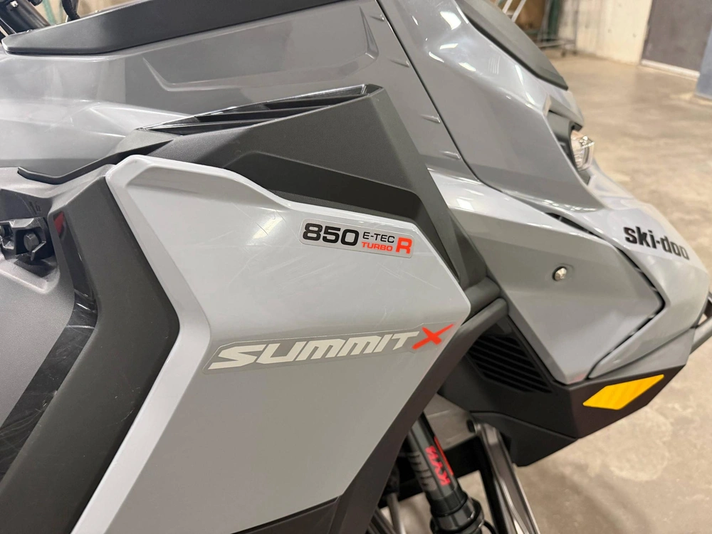 2026 Ski-doo Summit X 850 Turbo 165 10.25 alt