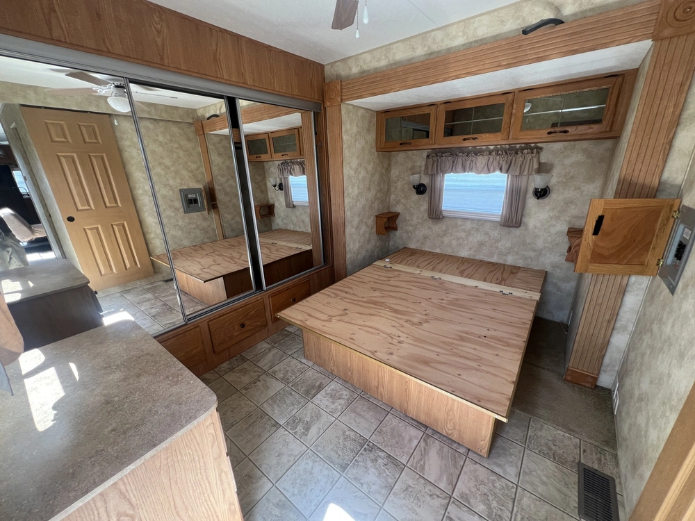 2009 Hy-line Georgian Bay 38fkd alt