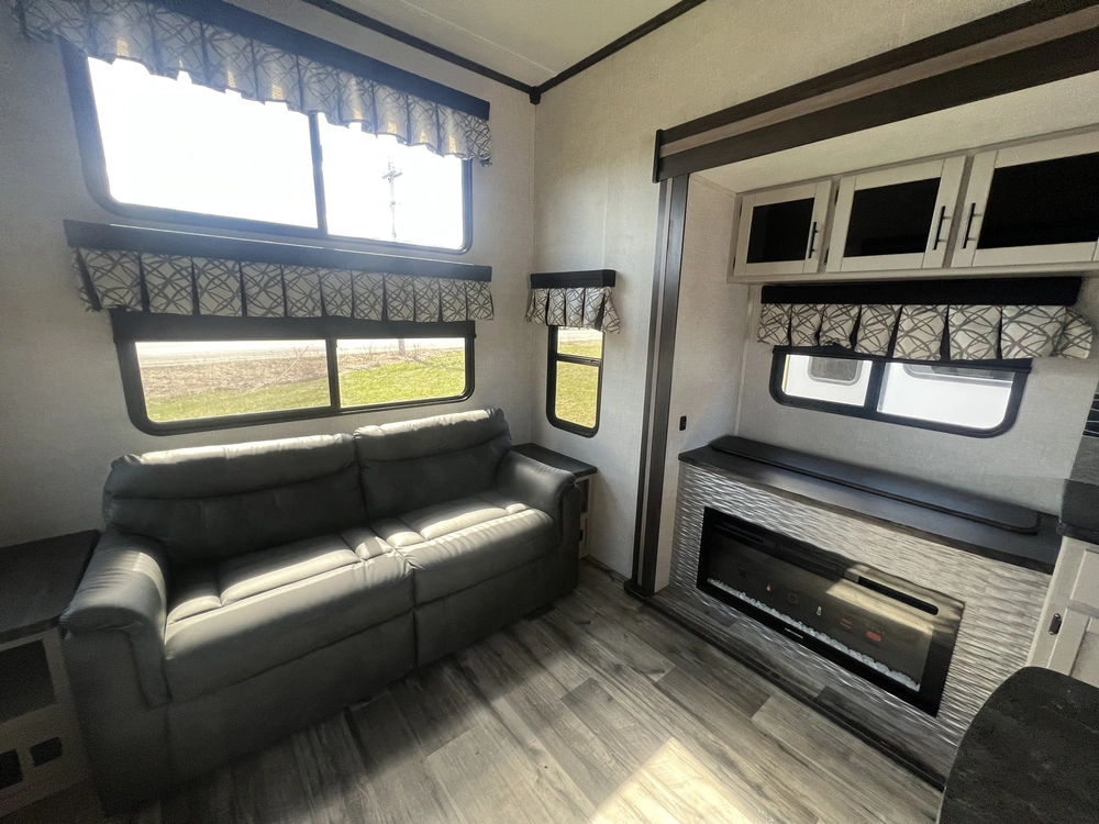 2022 Keystone Rv Hampton 375 Dbl alt