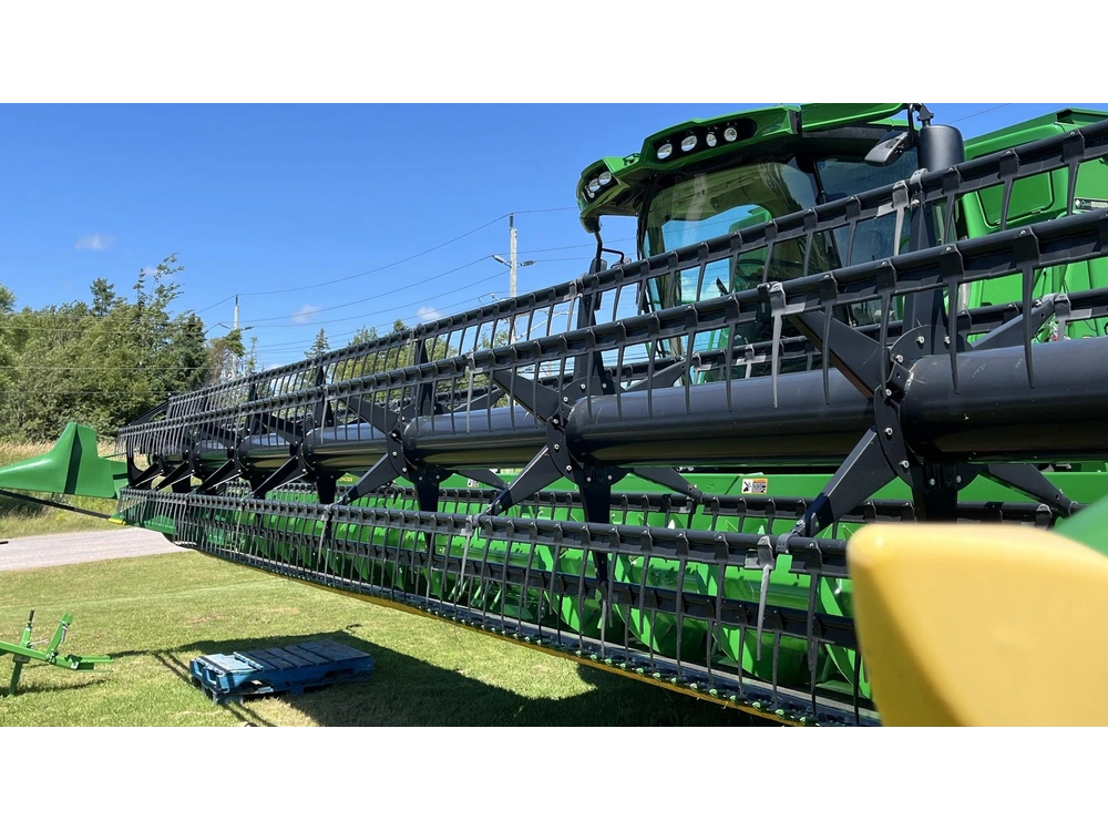 2023 John Deere 635f alt