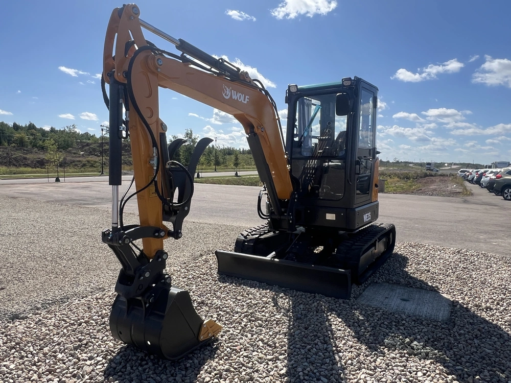 2026 Wolf We35 Cab alt