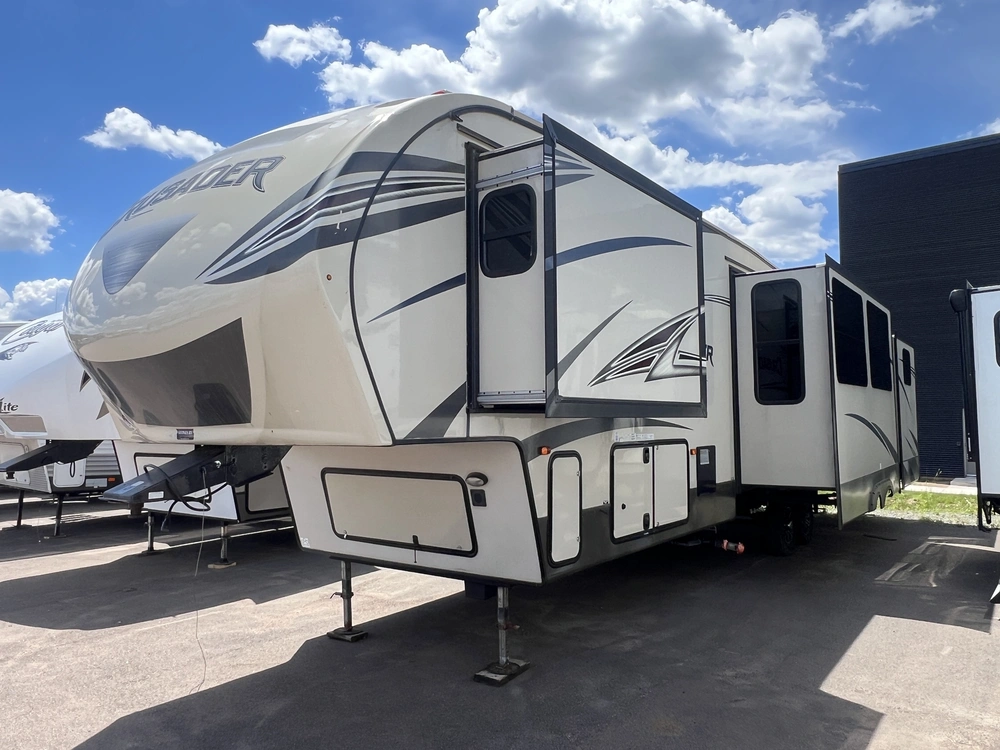 2017 Forest River Crusader 370bhq alt