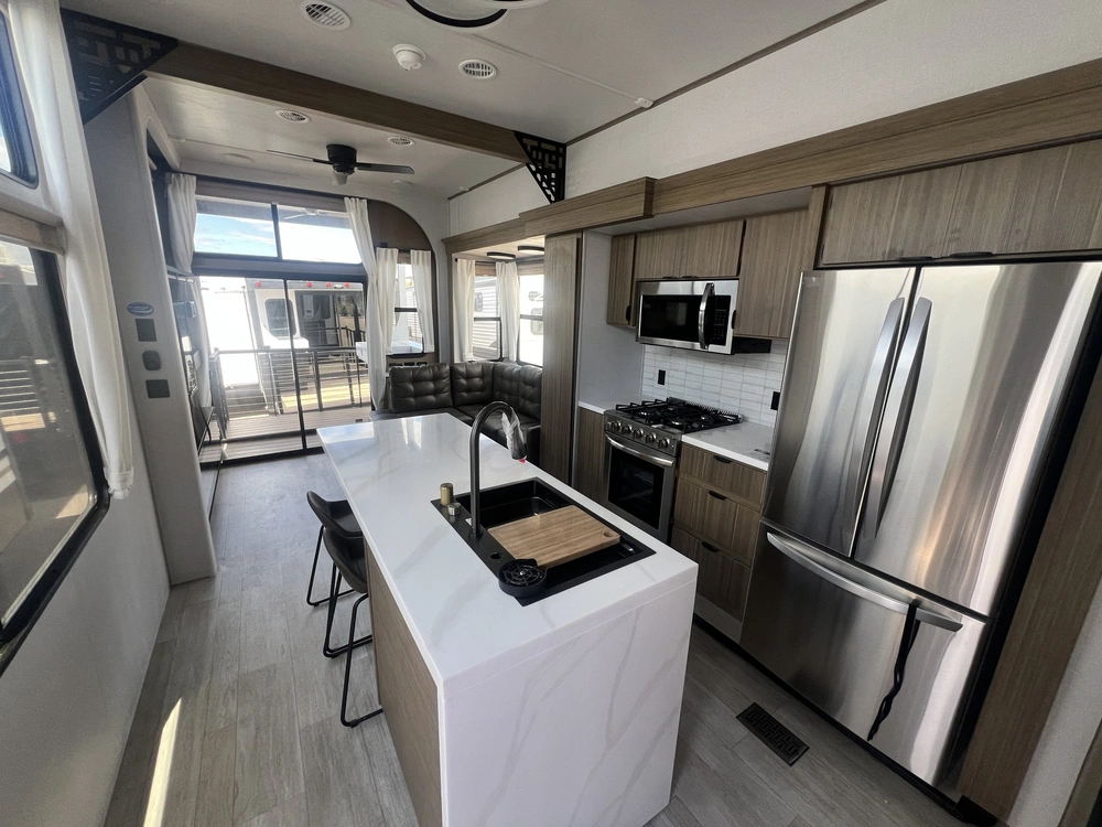 2025 Forest River Wildwood 42 Veranda alt