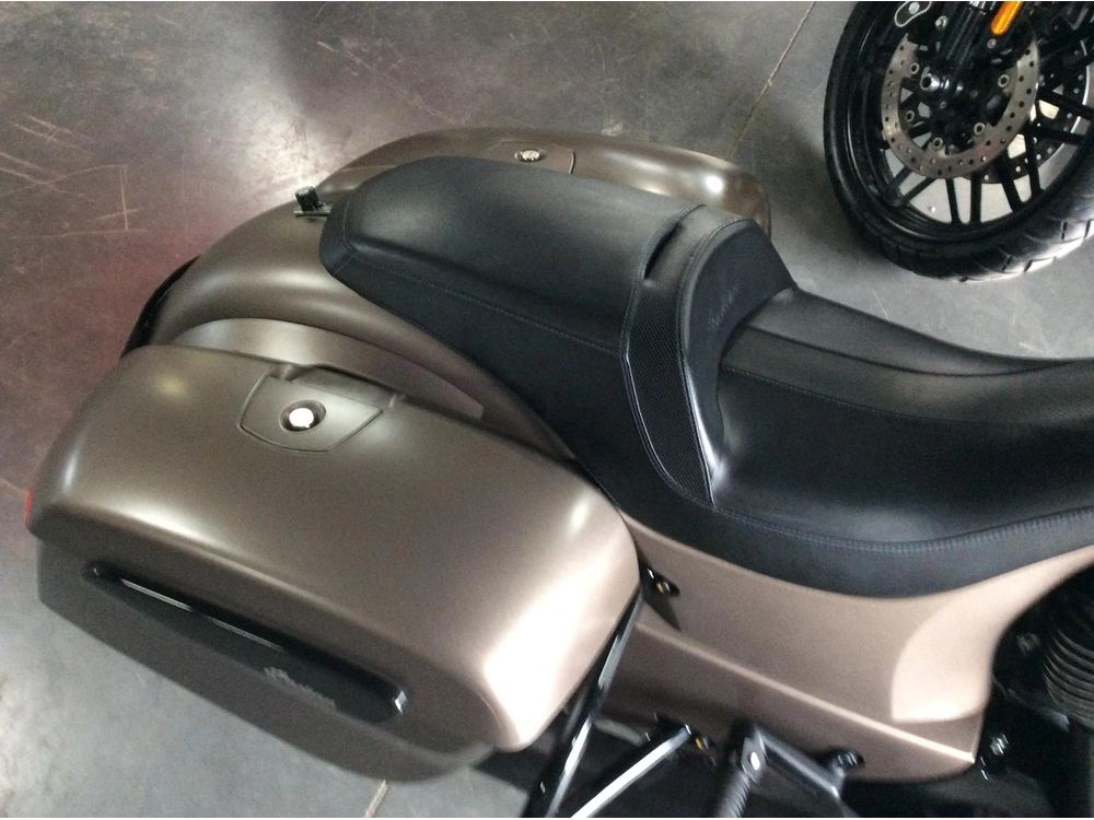 Indian Motorcycle Chief Dark Horse 2019 alt