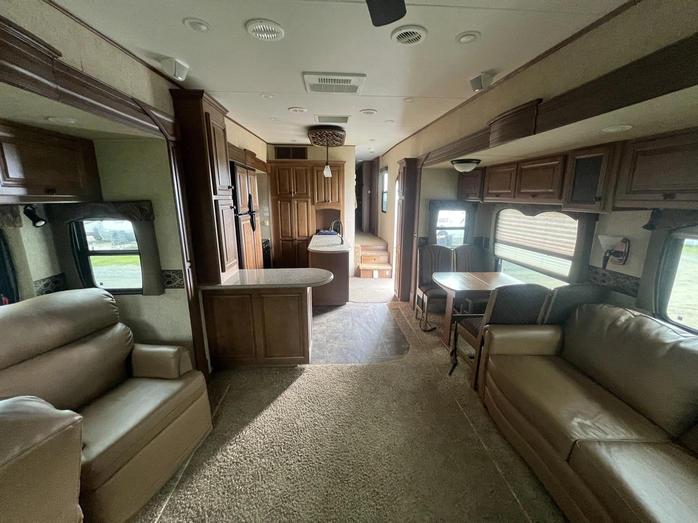 2012 Heartland Rv Big Horn 3610 Re alt