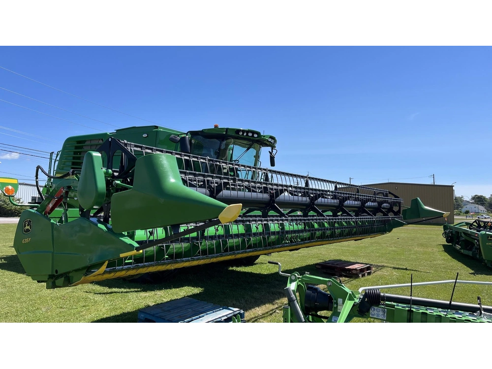 2023 John Deere 635f alt