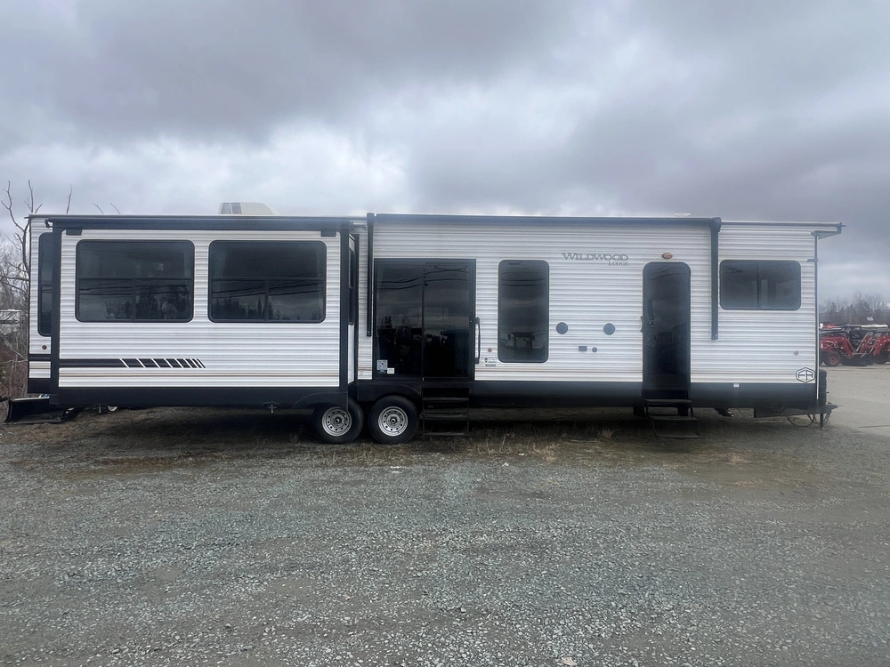 2025 Forest River Wildwood Lodge 40 Rlb alt