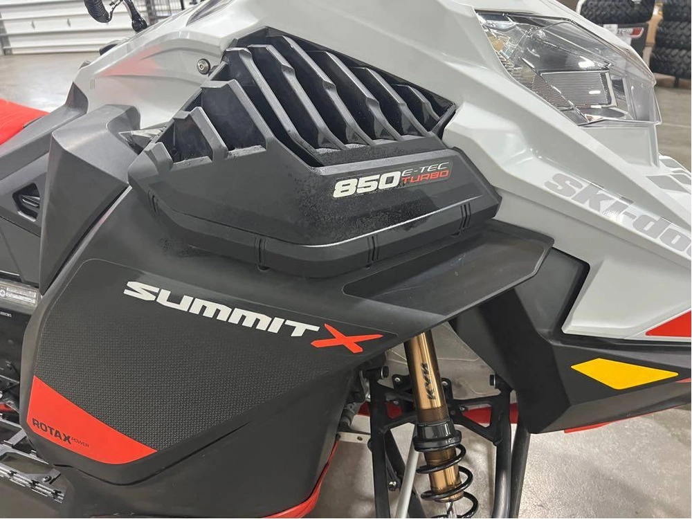 2021 Ski-doo Summit X W/ Expert Package 165 850 Turbo alt