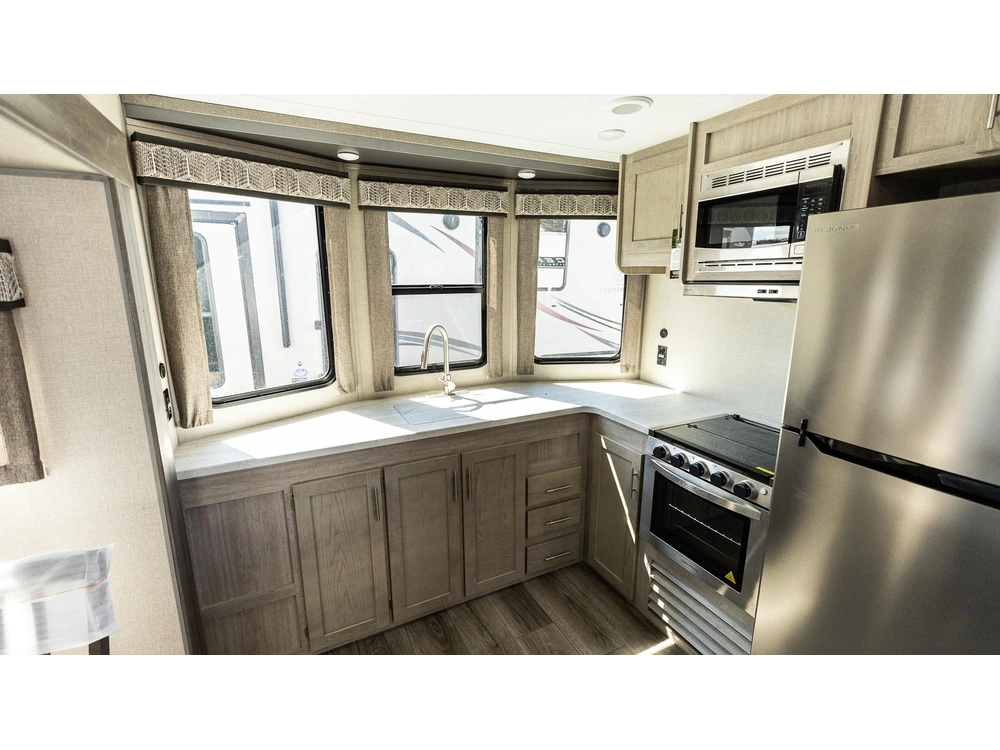 2023 Forest River Coachmen Catalina Destination 39 Fkts alt
