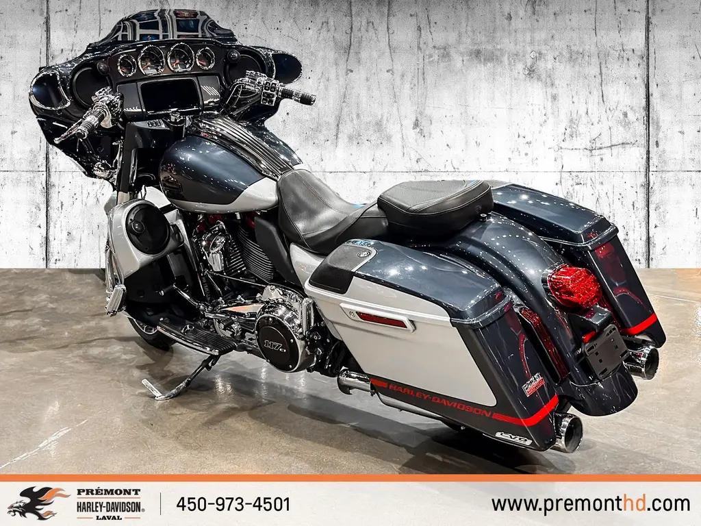 2019 Harley-Davidson CVO Street Glide FLHXSEFLHXSE