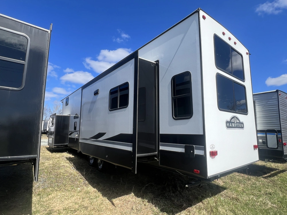 2022 Keystone Rv Hampton 375 Dbl alt