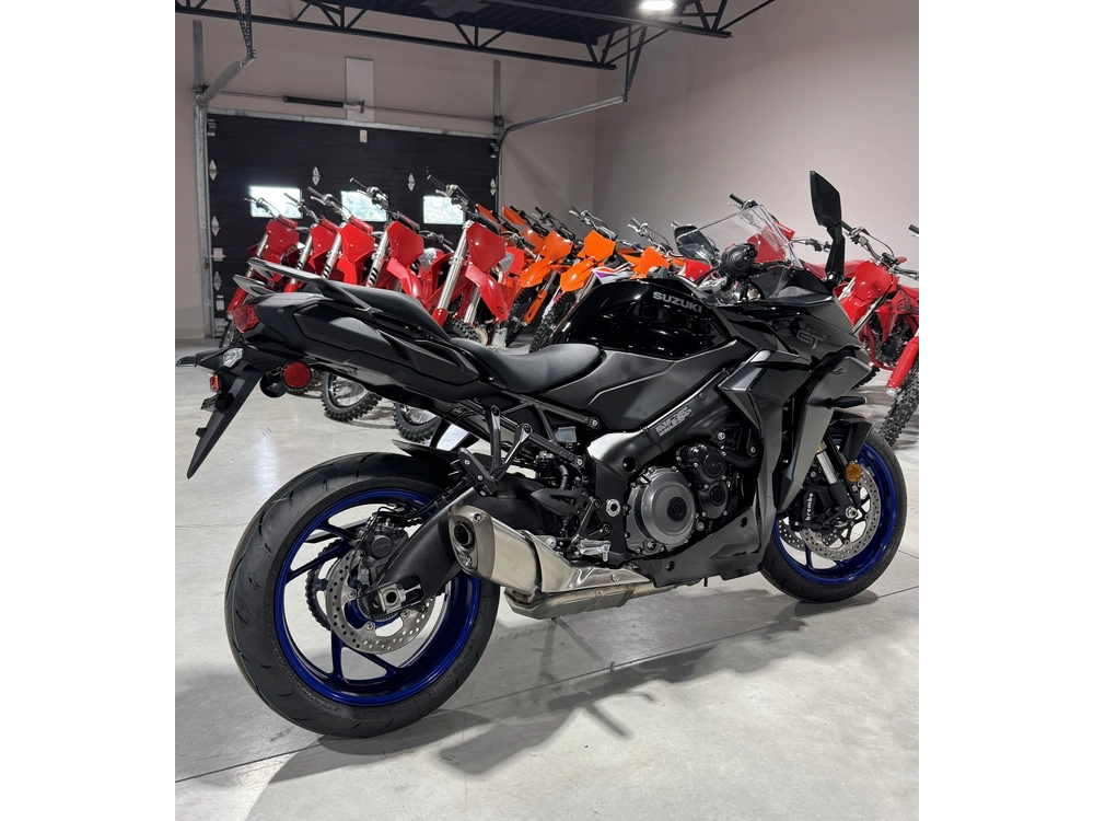 Suzuki Gsx-s1000gt 2026 alt