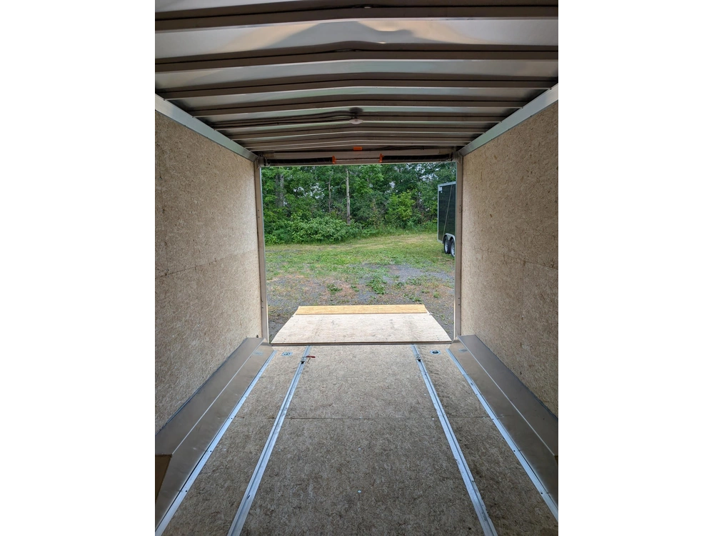 2023 Ez-hauler Encl 8.5' Wide Int Height 91" alt
