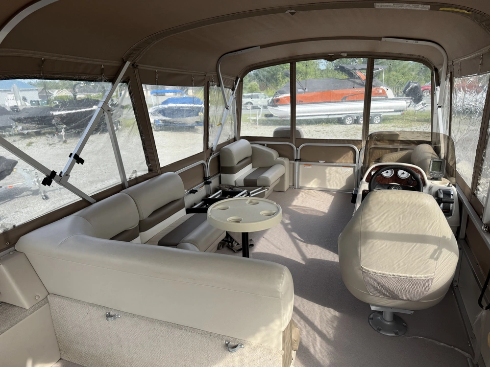 Crestliner Crestliner 23pi 2010 alt