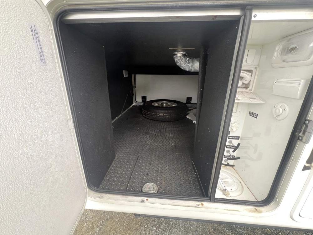 2012 Heartland Rv Big Horn 3610 Re alt