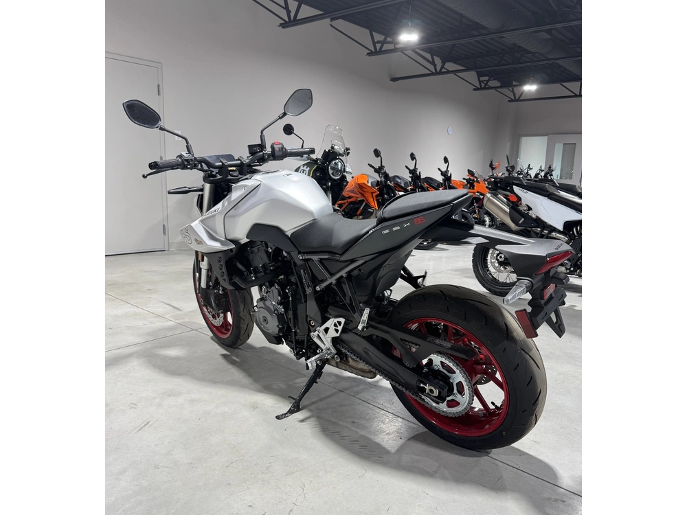 2025 Suzuki Gsx-8sm5 alt