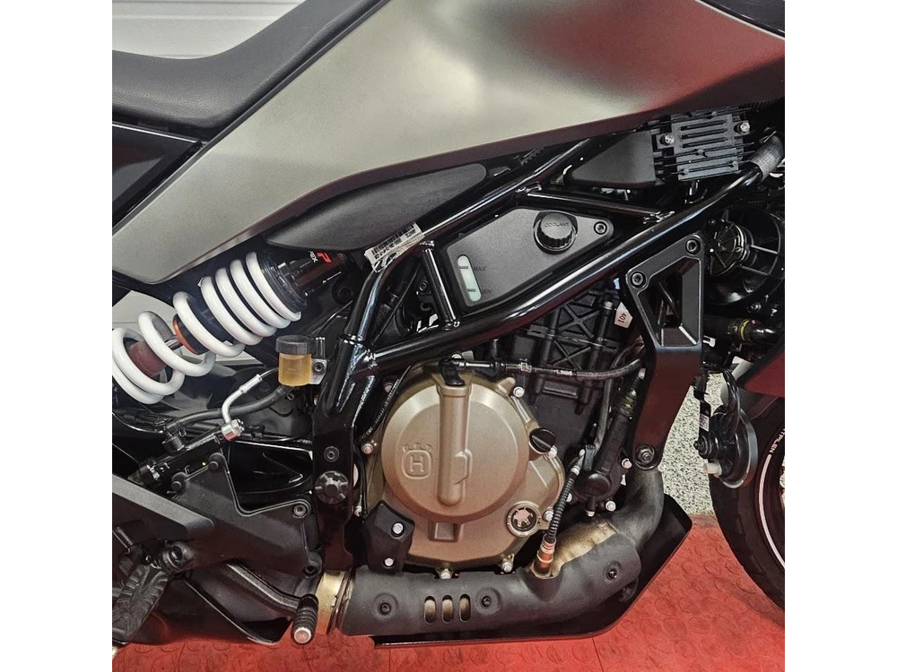 2024 Husqvarna Svartpilen 401 alt