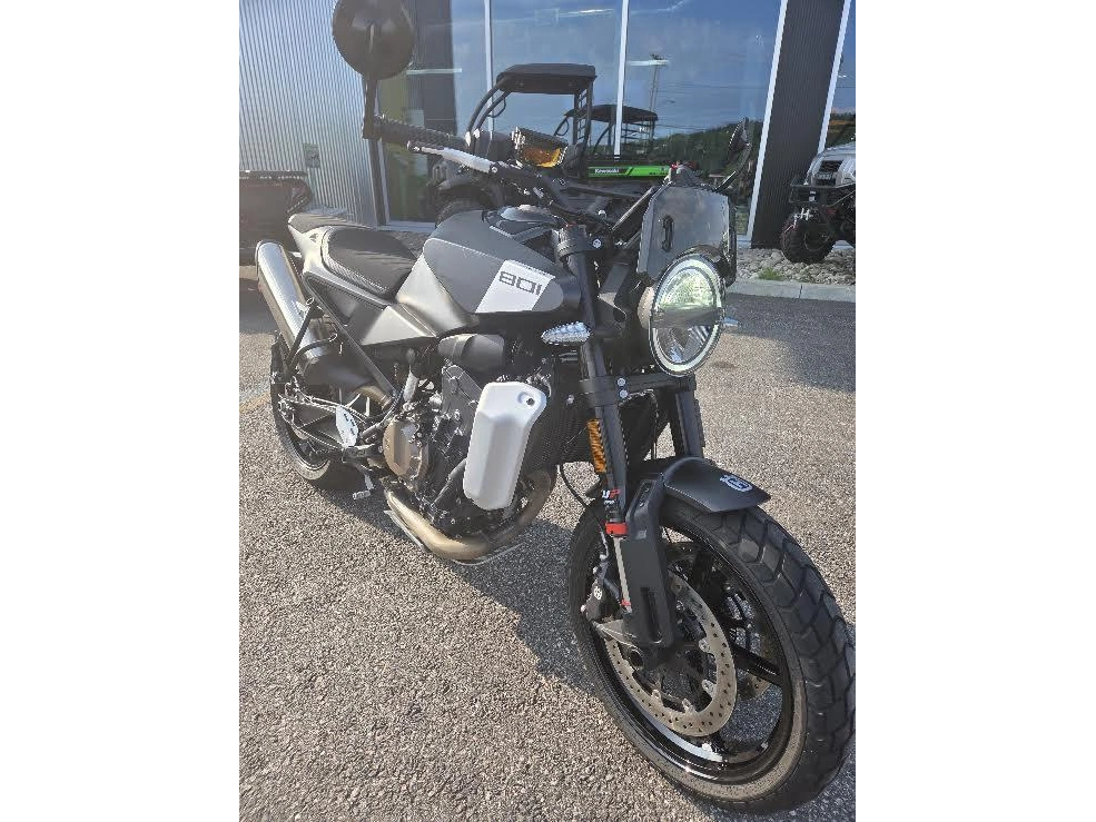 Husqvarna Svartpilen/vitpilen 801 2025 alt