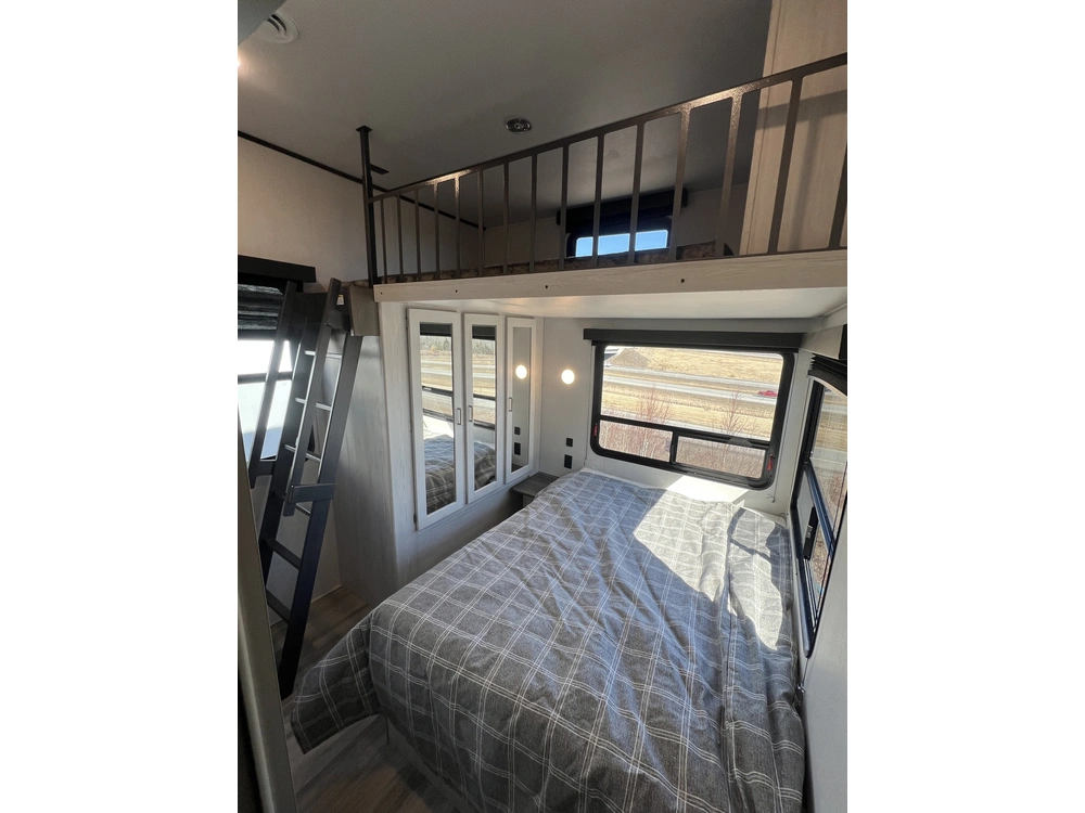 2022 Keystone Rv Sprinter 35 Bh alt