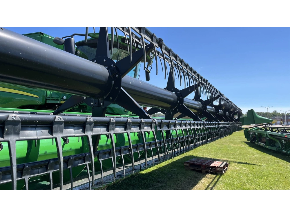 2023 John Deere 635f alt
