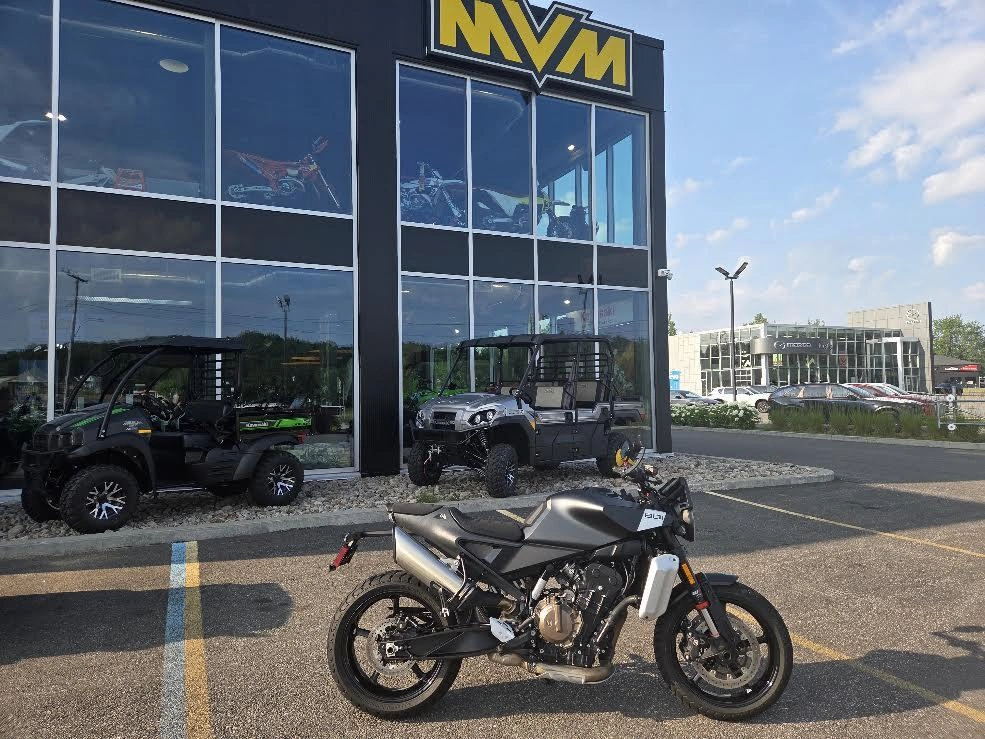 Husqvarna Svartpilen/vitpilen 801 2025 alt